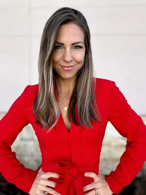 Image of Diana Thomas, Associate